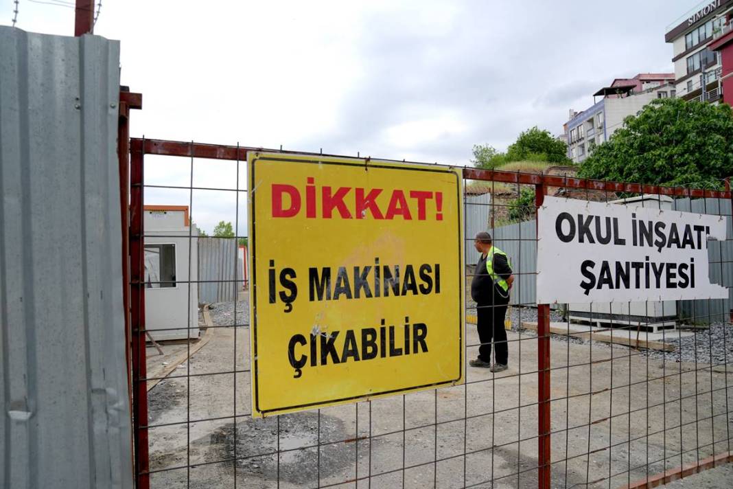 Okul inşaatından çıkanlar şoke etti: Yetkililer apar topar bölgeye gitti! Sokak kapatıldı, valilikten açıklama geldi 9